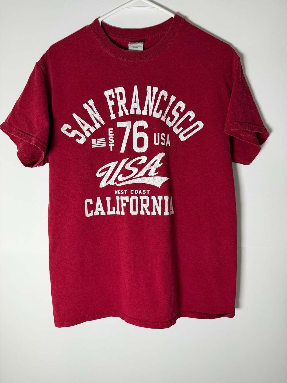 Gildan San Francisco West Coast California USA Est.76 T-Shirt Size M Red